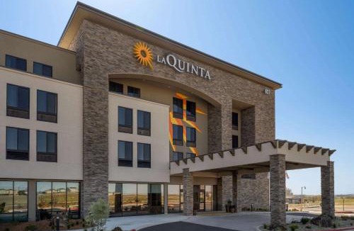 Lincoln Hotel | La Quinta Inn and Suites by Wyndham Lincoln