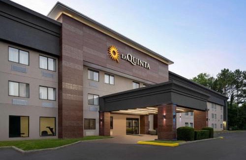 Crestline Heights Hotel | La Quinta Inn Birmingham - Inverness
