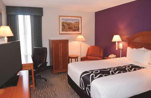 Johnson City Hotel | La Quinta Inn by Wyndham Binghamton - Johnson City