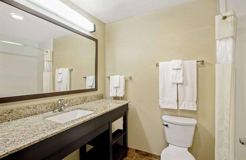 Johnson City Hotel | La Quinta Inn by Wyndham Binghamton - Johnson City