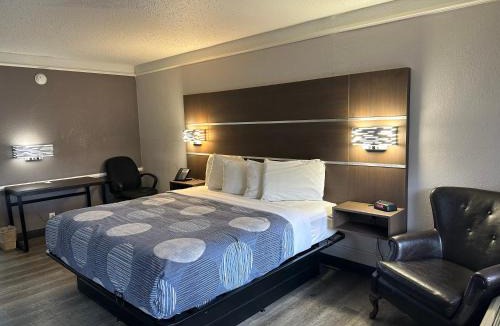 Northwest Los Angeles Heights Hotel | La Quinta Inn By Wyndham IH-10 West San Antonio TX