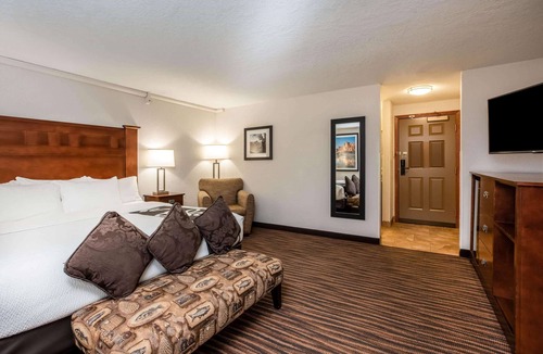 Old Farm District Hotel | La Quinta Inn by Wyndham Bend