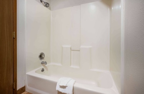 Old Farm District Hotel | La Quinta Inn by Wyndham Bend