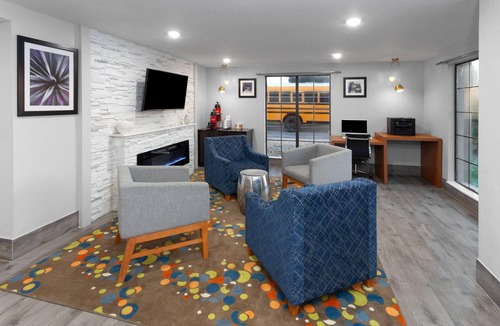 Champaign Hotel | La Quinta Inn by Wyndham Champaign