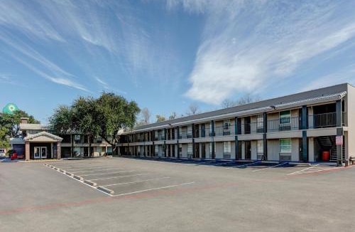 Knox - Henderson Hotel | La Quinta Inn by Wyndham Dallas Uptown