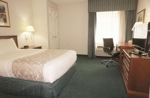 Canton Hotel | La Quinta Inn by Wyndham Detroit Canton