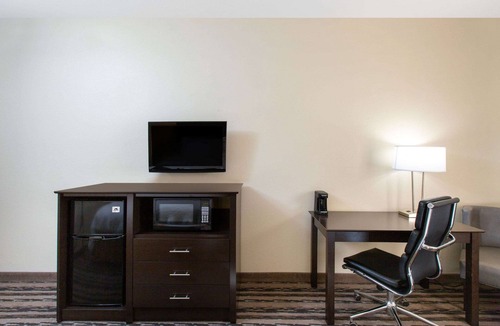 Lincoln Hotel | La Quinta Inn by Wyndham Lincoln, Nebraska