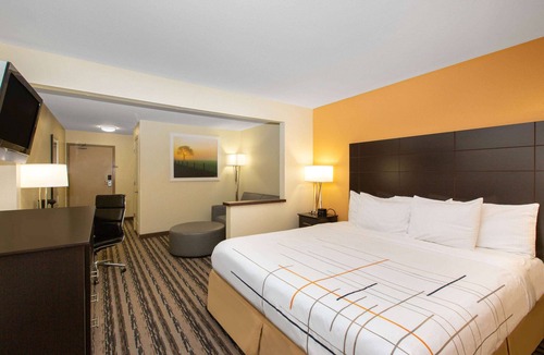 Lincoln Hotel | La Quinta Inn by Wyndham Lincoln, Nebraska