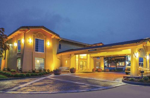 Moline Hotel | La Quinta Inn by Wyndham Moline Airport