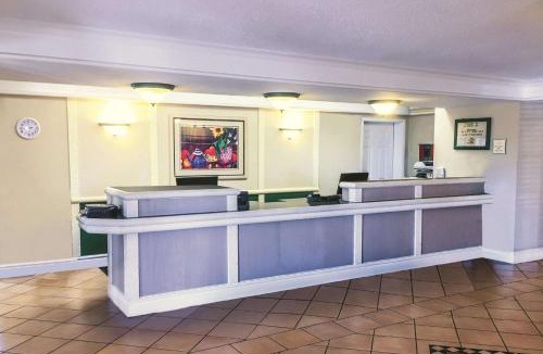 Moline Hotel | La Quinta Inn by Wyndham Moline Airport