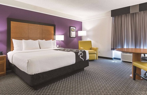 San Marcos Hotel | La Quinta Inn by Wyndham San Marcos