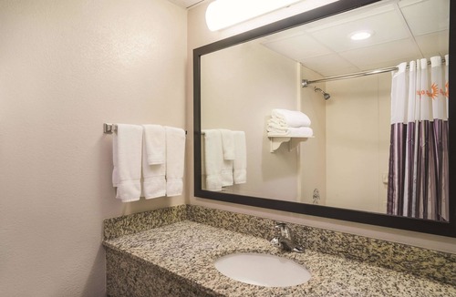San Marcos Hotel | La Quinta Inn by Wyndham San Marcos