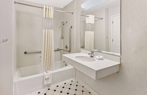 Las Cruces Hotel | La Quinta Inn by Wyndham Las Cruces Mesilla Valley