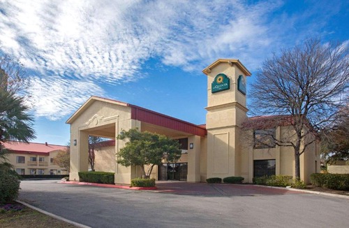 San Marcos Hotel | La Quinta Inn by Wyndham San Marcos