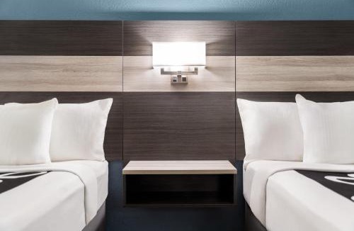 Victoria Hotel | La Quinta Inn by Wyndham Victoria