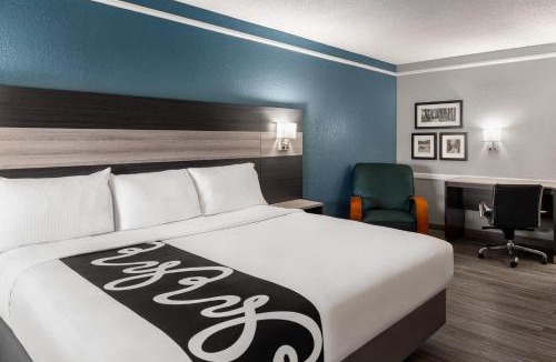 Victoria Hotel | La Quinta Inn by Wyndham Victoria