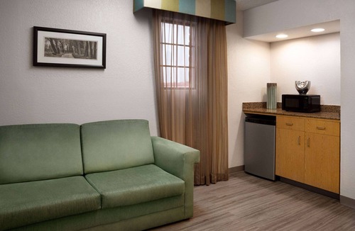 Victoria Hotel | La Quinta Inn by Wyndham Victoria