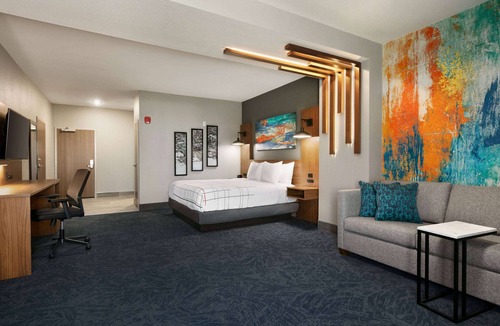 College Station Hotel | La Quinta Inn & Suites by Wyndham College Station North