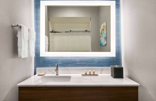 College Station Hotel | La Quinta Inn & Suites by Wyndham College Station North