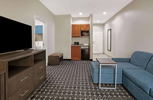 Sulphur Springs Hotel | La Quinta Inn & Suites by Wyndham Sulphur Springs