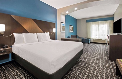 Sulphur Springs Hotel | La Quinta Inn & Suites by Wyndham Sulphur Springs