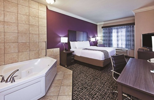 Corpus Christi Hotel | La Quinta Inn & Suites by Wyndham Corpus Christi-N Padre Isl
