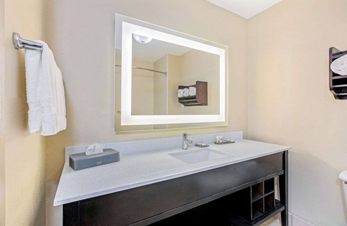 Northwest Corpus Christi Hotel | La Quinta Inn & Suites by Wyndham Corpus Christi Northwest