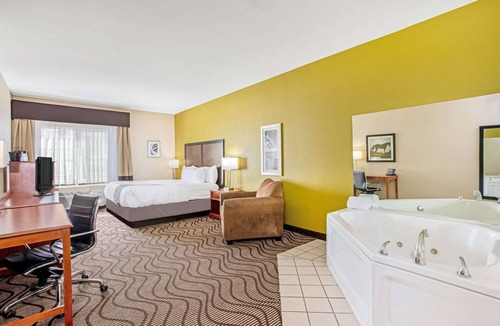 Northwest Corpus Christi Hotel | La Quinta Inn & Suites by Wyndham Corpus Christi Northwest