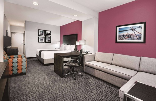 Grand Prairie Hotel | La Quinta Inn & Suites by Wyndham Dallas Grand Prairie North
