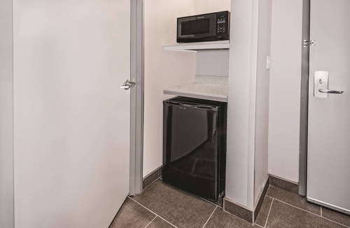 Grand Prairie Hotel | La Quinta Inn & Suites by Wyndham Dallas Grand Prairie North
