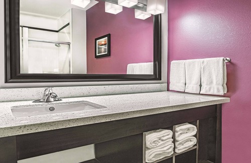 Grand Prairie Hotel | La Quinta Inn & Suites by Wyndham Dallas Grand Prairie North