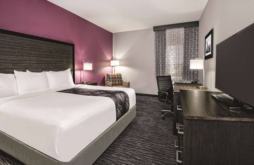 Grand Prairie Hotel | La Quinta Inn & Suites by Wyndham Dallas Grand Prairie North