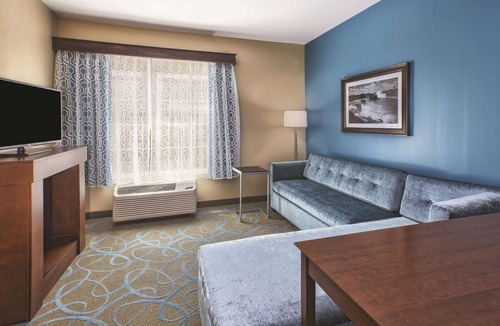 Niagara Falls Hotel | La Quinta Inn & Suites by Wyndham Niagara Falls