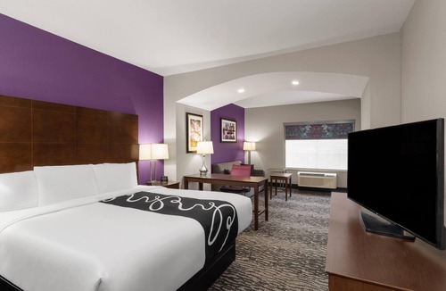 Broadmoor Hotel | La Quinta Inn & Suites by Wyndham Baton Rouge Denham Springs