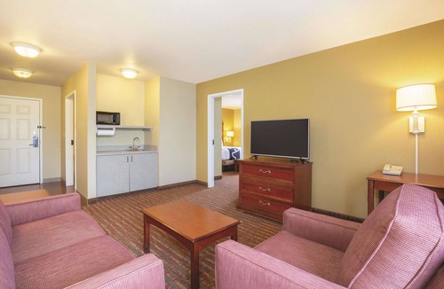 Bentonville Hotel | La Quinta Inn & Suites by Wyndham Bentonville