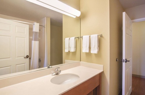 Bentonville Hotel | La Quinta Inn & Suites by Wyndham Bentonville
