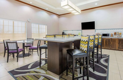 Gainesville Hotel | La Quinta Inn & Suites by Wyndham Gainesville
