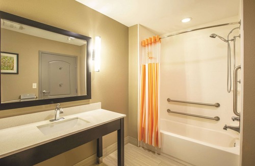 Hattiesburg Hotel | La Quinta Inn & Suites by Wyndham Hattiesburg - I-59