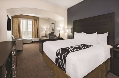Karnes City Hotel | La Quinta Inn & Suites by Wyndham Karnes City - Kenedy