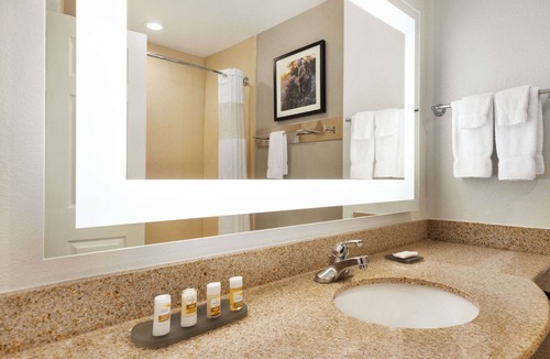 Port Arthur Hotel | La Quinta Inn & Suites by Wyndham Port Arthur