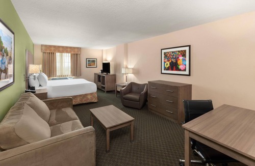 Medical Center District Hotel | La Quinta Inn & Suites by Wyndham San Antonio Medical Ctr NW