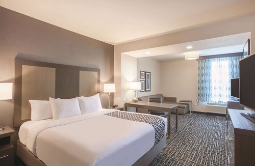 San Marcos Hotel | La Quinta Inn & Suites by Wyndham San Marcos Outlet Mall