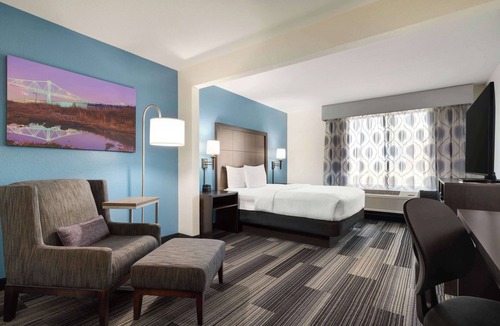 Springfield Hotel | La Quinta Inn & Suites by Wyndham Springfield Airport/Rte 66
