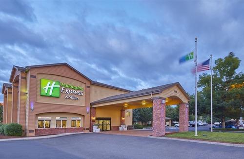 Springfield Hotel | La Quinta Inn & Suites by Wyndham Springfield