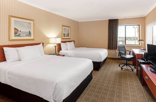 Stevens Point Hotel | La Quinta Inn & Suites by Wyndham Stevens Point