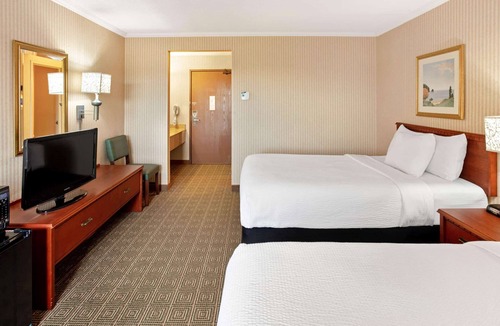 Stevens Point Hotel | La Quinta Inn & Suites by Wyndham Stevens Point