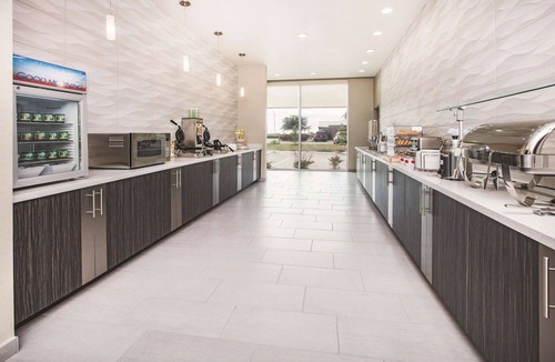 The Colony Hotel | La Quinta Inn & Suites by Wyndham Dallas Plano - The Colony
