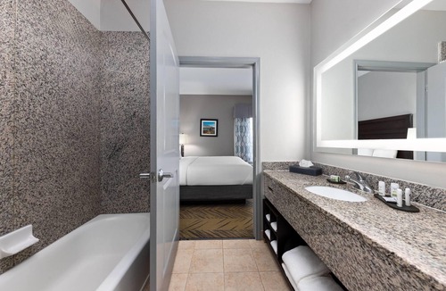 Brookshire Hotel | La Quinta Inn & Suites by Wyndham-Brookshire-West Katy
