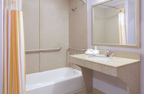 Corsicana Hotel | La Quinta Inn & Suites by Wyndham Corsicana