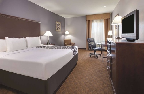 Corsicana Hotel | La Quinta Inn & Suites by Wyndham Corsicana